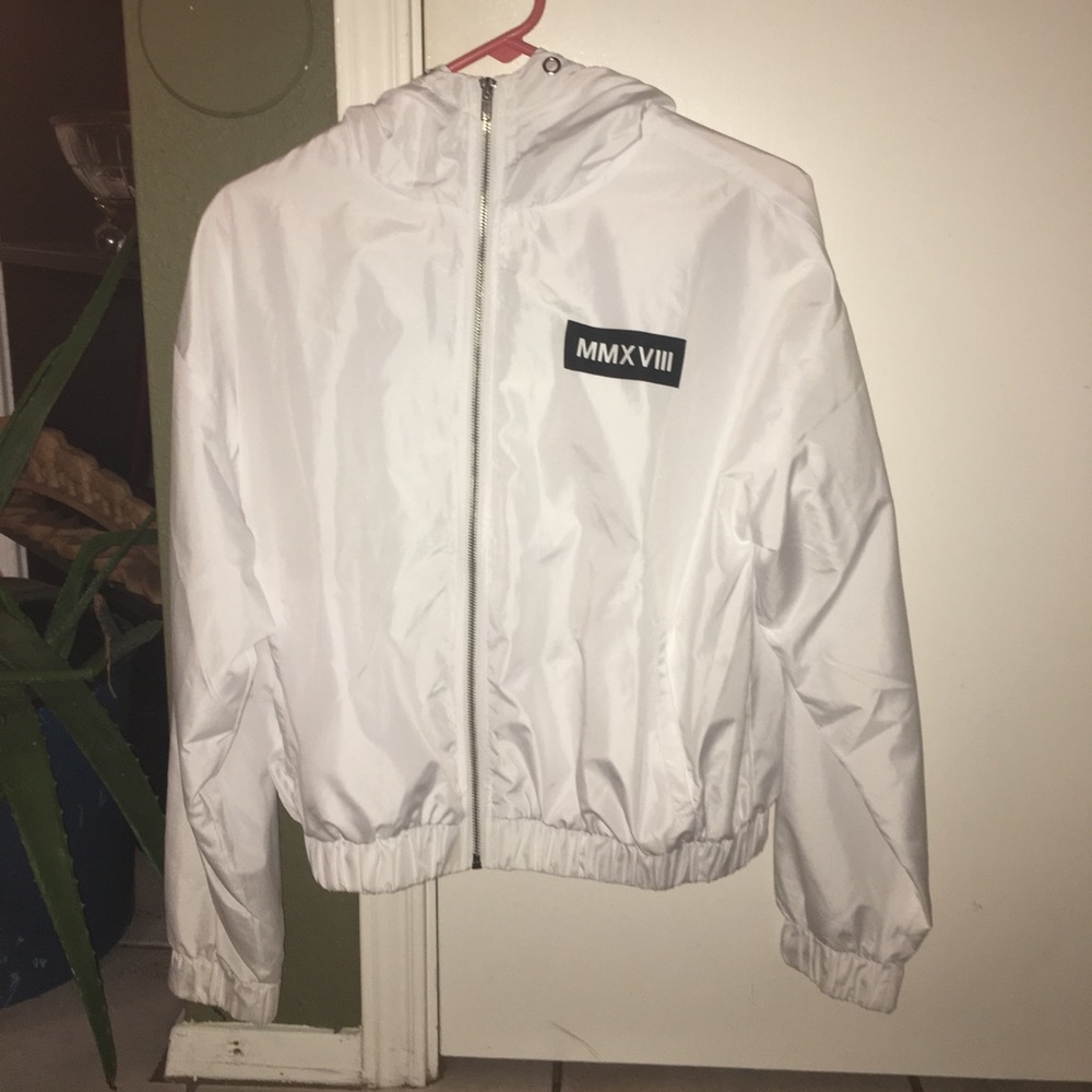 Wind breaker (white)